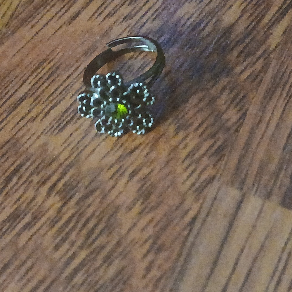 Ring - Picture 3 of 4